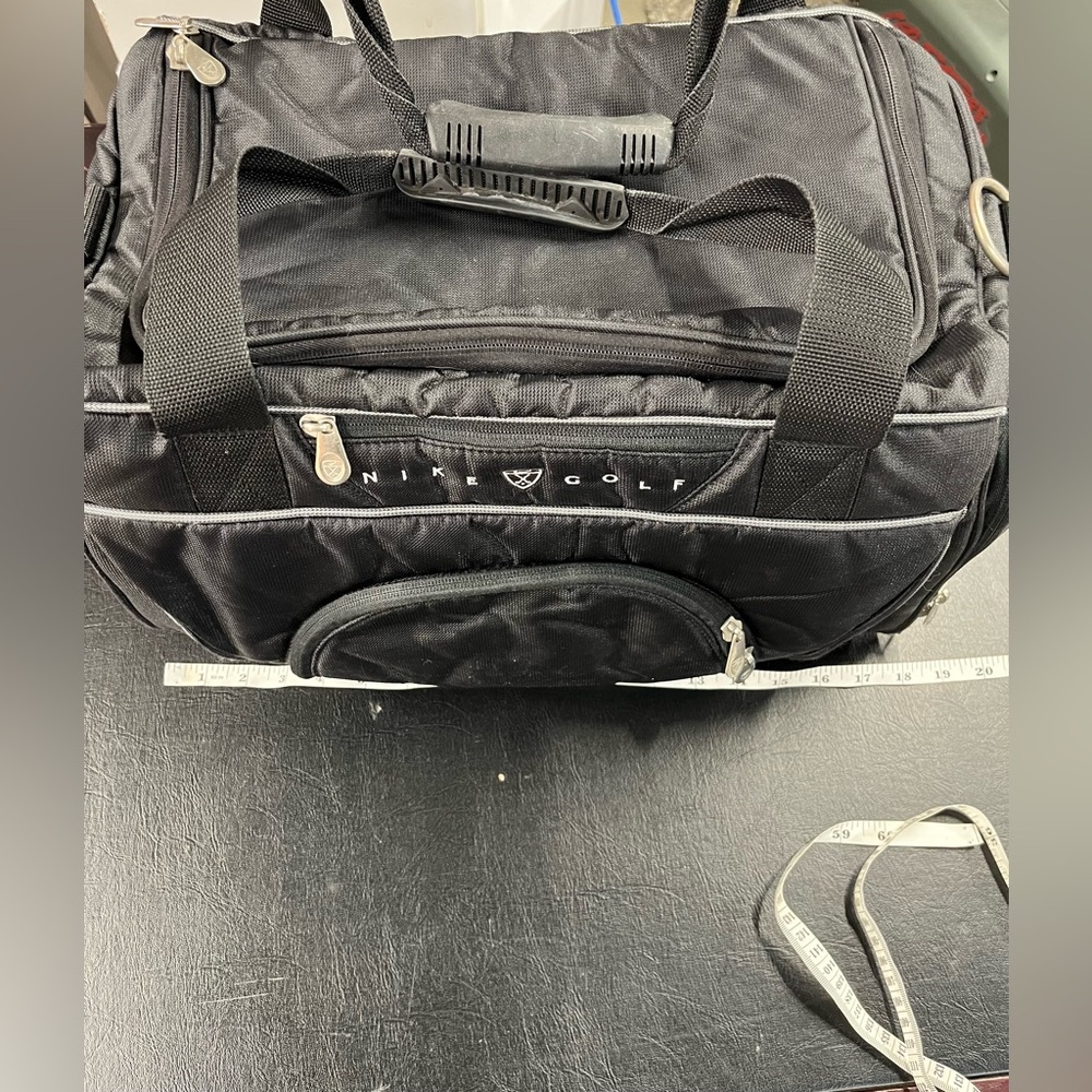 Nike Golf duffle bag - Picture 3 of 13